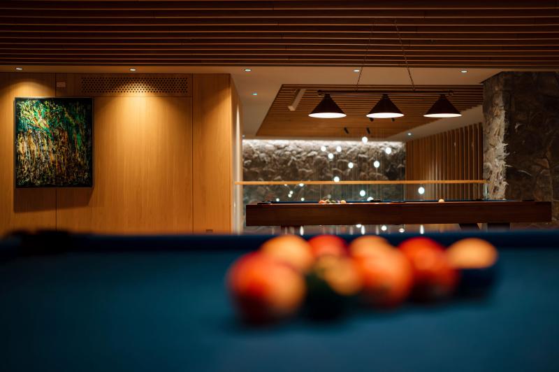 DAMIAN JASNA - G - Lobby