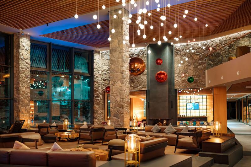 DAMIAN JASNA - G - Lobby