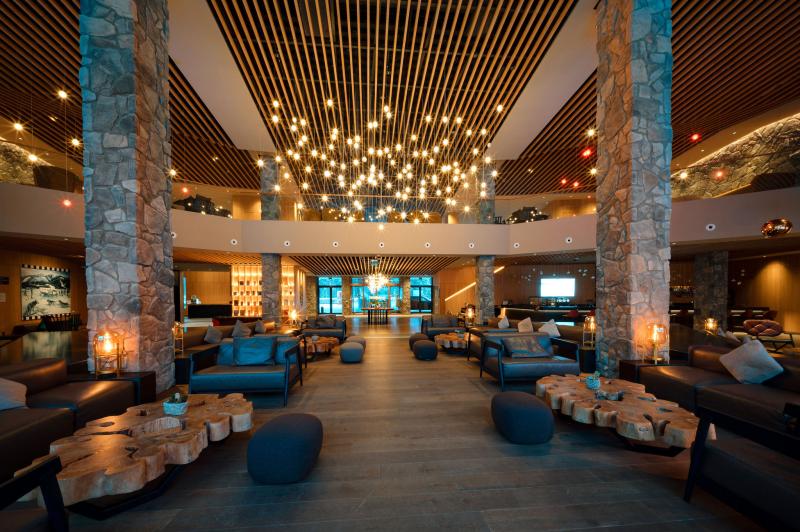 DAMIAN JASNA - G - Lobby