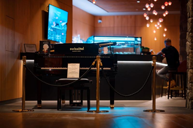 DAMIAN JASNA - G - Lobby