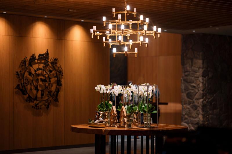 DAMIAN JASNA - G - Lobby