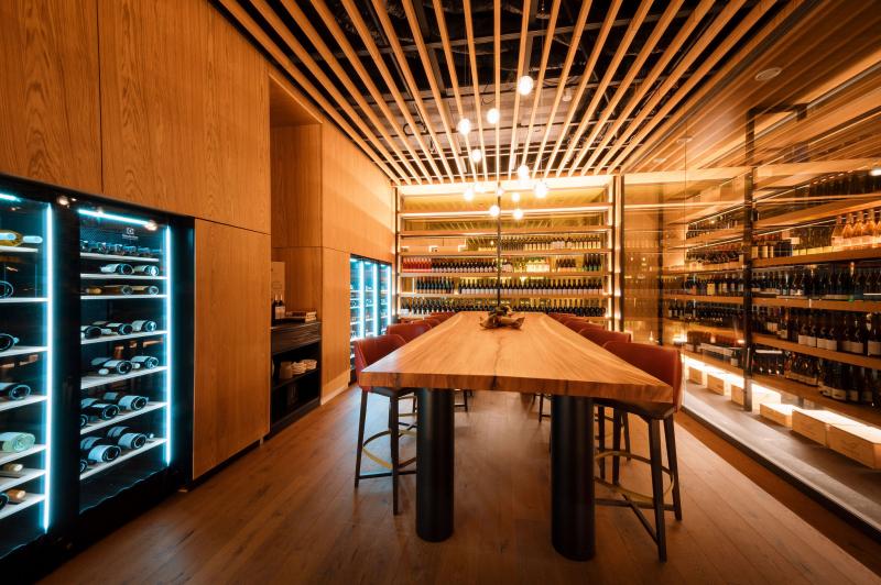 DAMIAN JASNA - G - Lobby