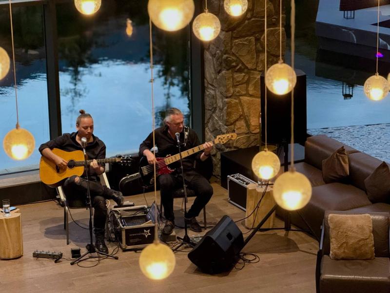 DAMIAN JASNA - G - Hotelové akcie