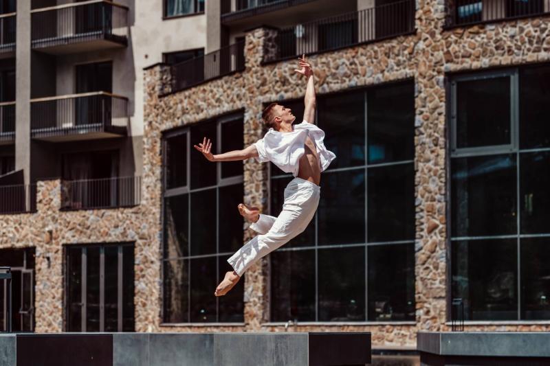 DAMIAN JASNA - G - Hotelové akcie