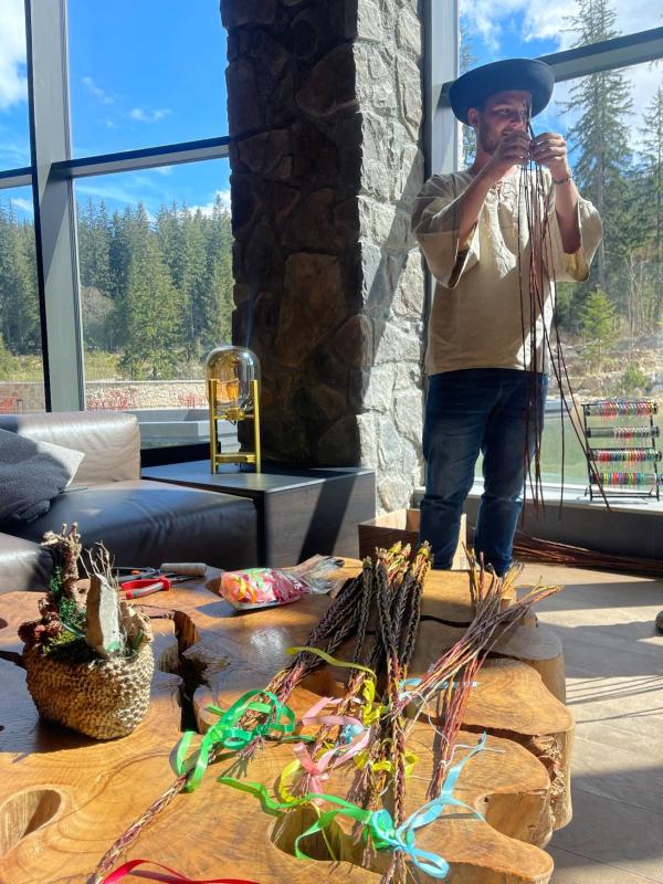 DAMIAN JASNA - G - Hotelové akcie