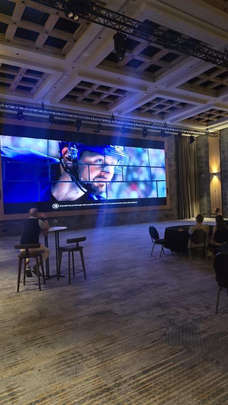 DAMIAN JASNA - G - Hotelové akcie