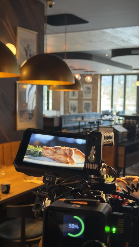 DAMIAN JASNA - G - Hotelové akcie