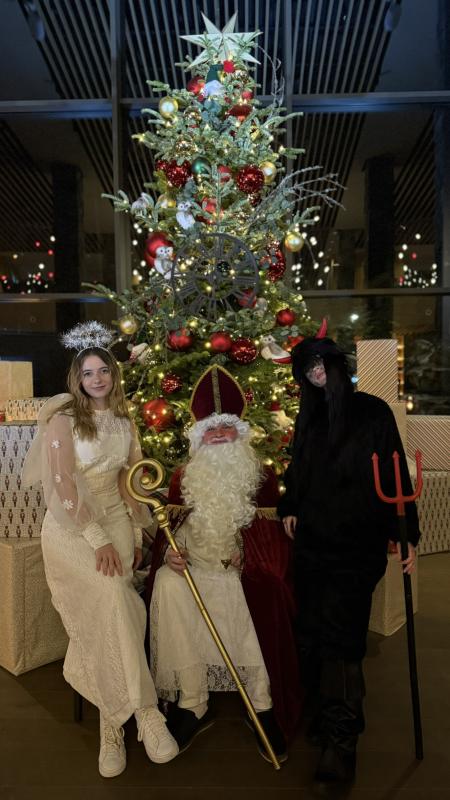 DAMIAN JASNA - G - Hotelové akcie