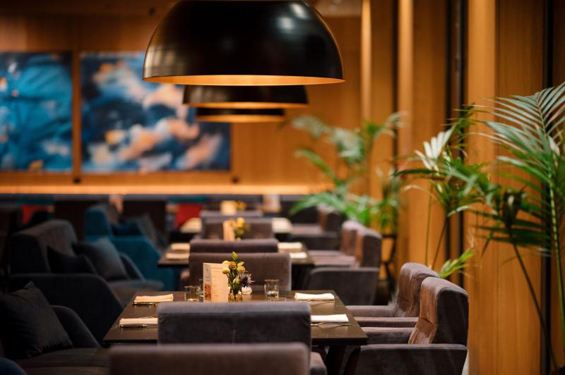 DAMIAN JASNA - G - The Quarter reštaurácia