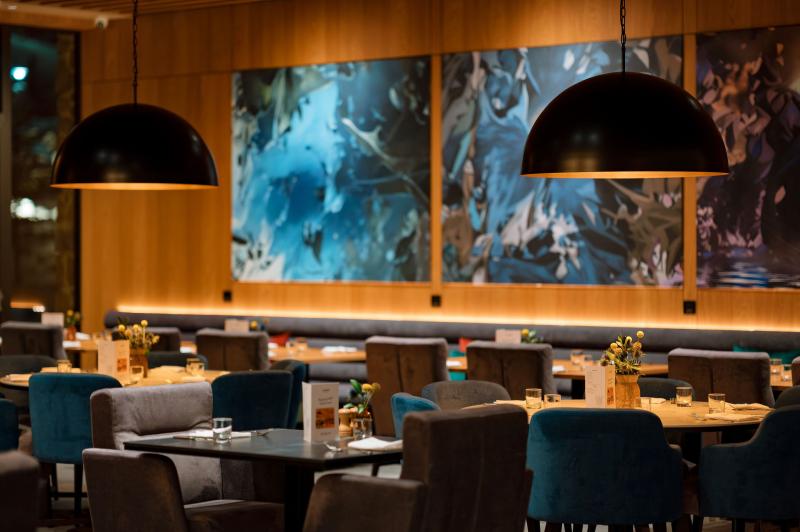 DAMIAN JASNA - G - The Quarter reštaurácia