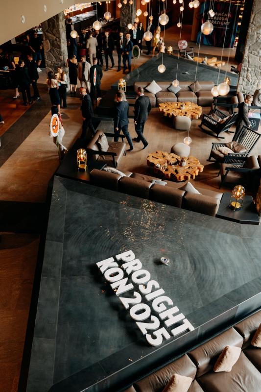 DAMIAN JASNA - O rezorte článok