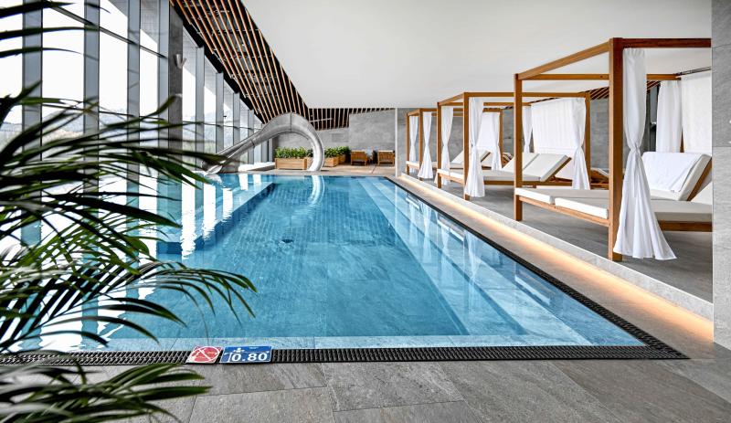 DAMIAN JASNA - O rezorte článok