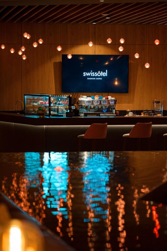 DAMIAN JASNA - O rezorte článok