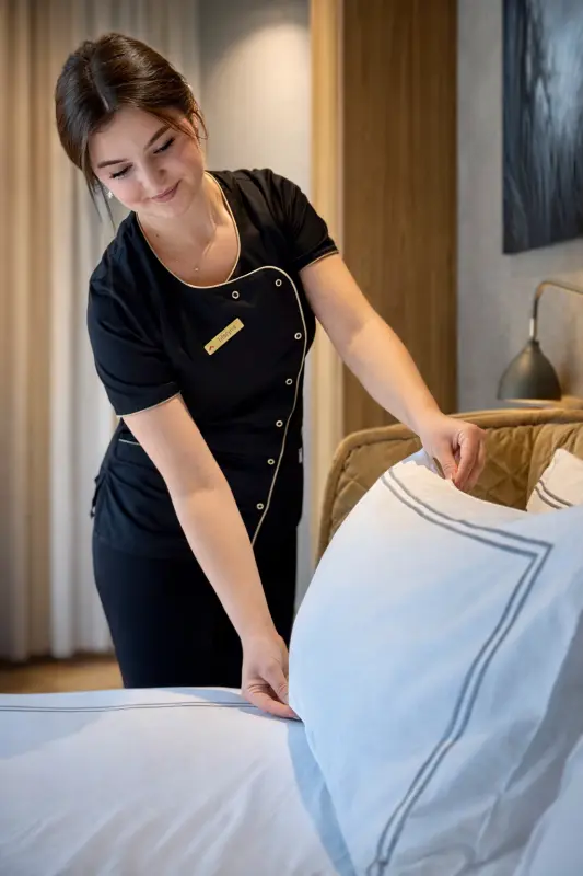 DAMIAN JASNA - O rezorte článok